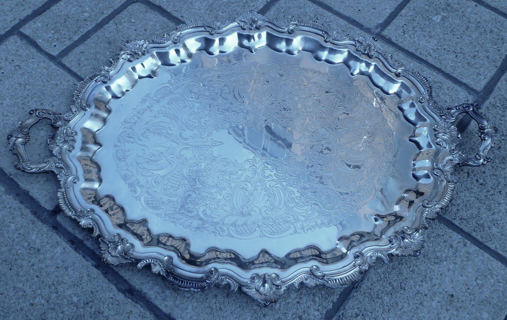 AntiqueFlaneur's tweet photo. Federal Silver Company silver on copper massive 29.5" x 20.5" tray in the Georgian style 1920-1961 https://t.co/dhDAhkHzy3 #silverplate #silverplatetray #20thcentury #georgianstyle https://t.co/N2DqmpneXM