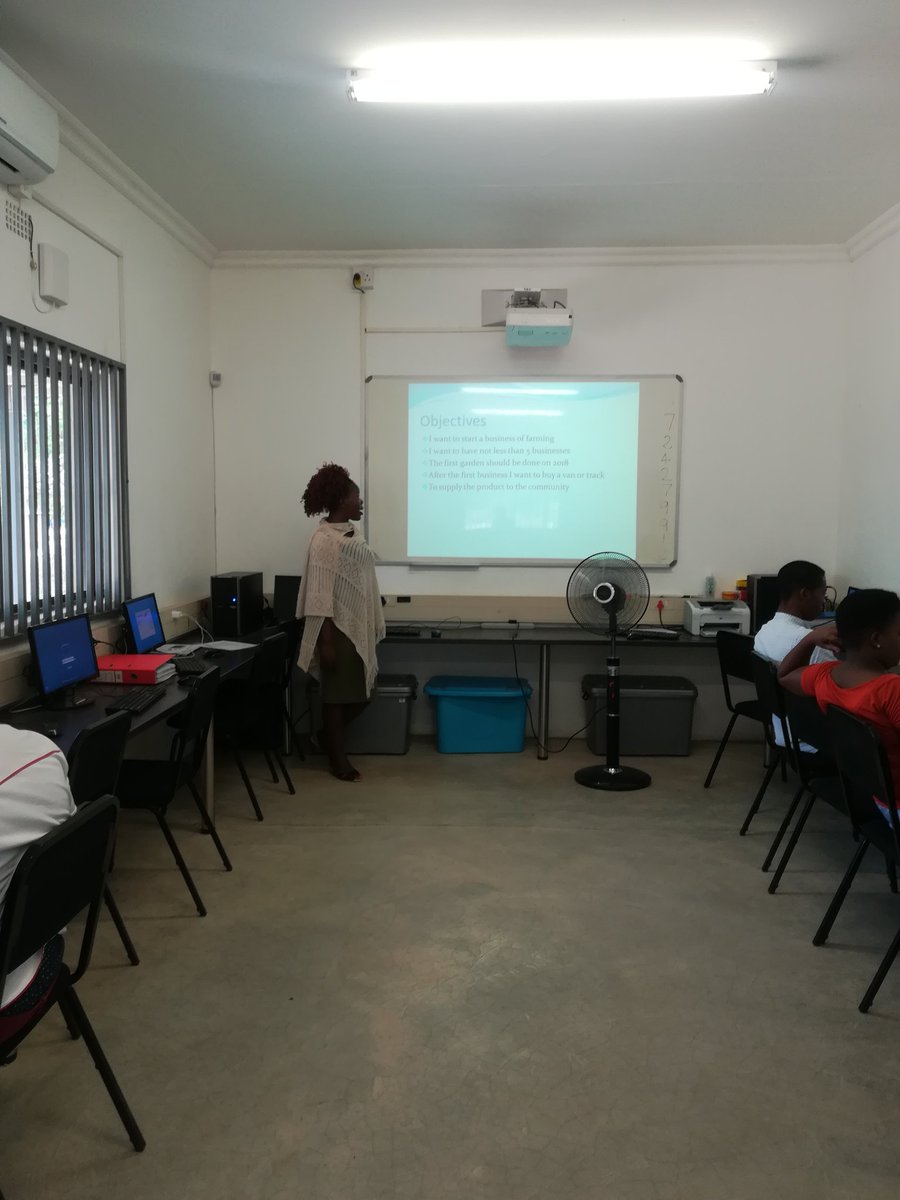 nontonbarlf's tweet photo. Final presentation by the #BAstudents about business plan #IntepreneuralSkills #ReadytoWork @JusticiaDlc We think #OutOfTheBox @GwfOnline https://t.co/fG7o3TXYTt