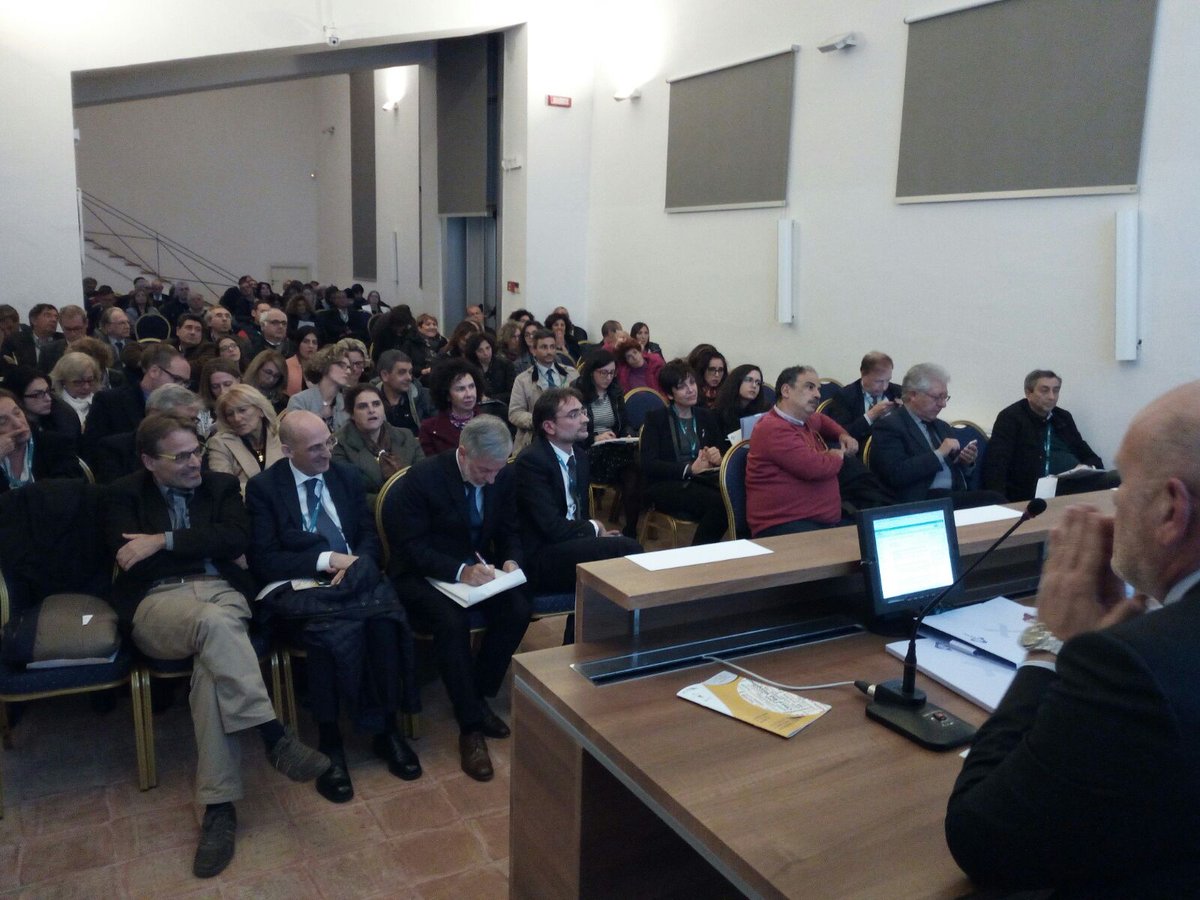Fiaso_it's tweet photo. Il vicepresidente #FIASO Giovanni Migliore @gm961 alla Tavola rotonda su "Public #Health and #Research". HCRM School of #Clinical #riskmanagement https://t.co/HqS8VX7d6a