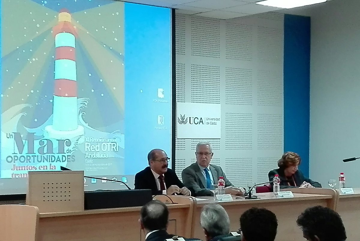 otriuca's tweet photo. Inaugura el DG Investigación y Transferencia del conocimiento de la Consejería de Economía y Conocimiento, D. Manuel García León #ROA2017 https://t.co/3HHP3IKMxP