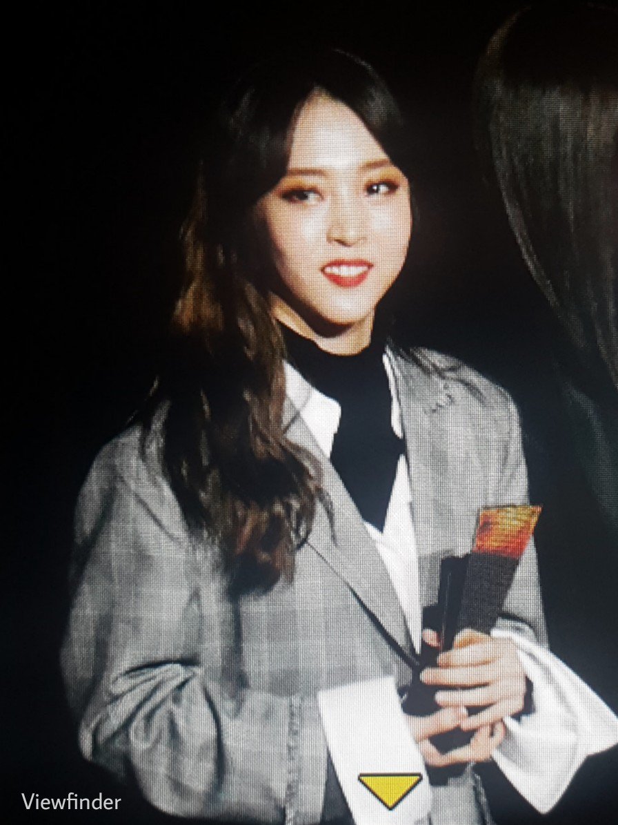 171115 AAA #마마무 #문별 프리뷰
앜,,예뻐,,,,😍
수상 축하해요-!
