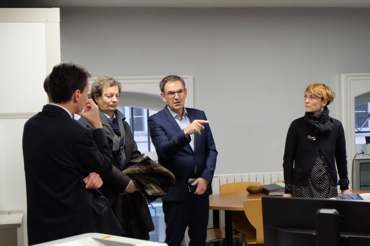 DavidKimelfeld's tweet photo. Inauguration ce matin à #Lyon4e d'un nouvel espace de travail à la Mairie pour un confort accru des agents et un meilleur #servicepublic aux usagers, toujours plus proche des habitants 👏 https://t.co/ZWRX7WMhdE