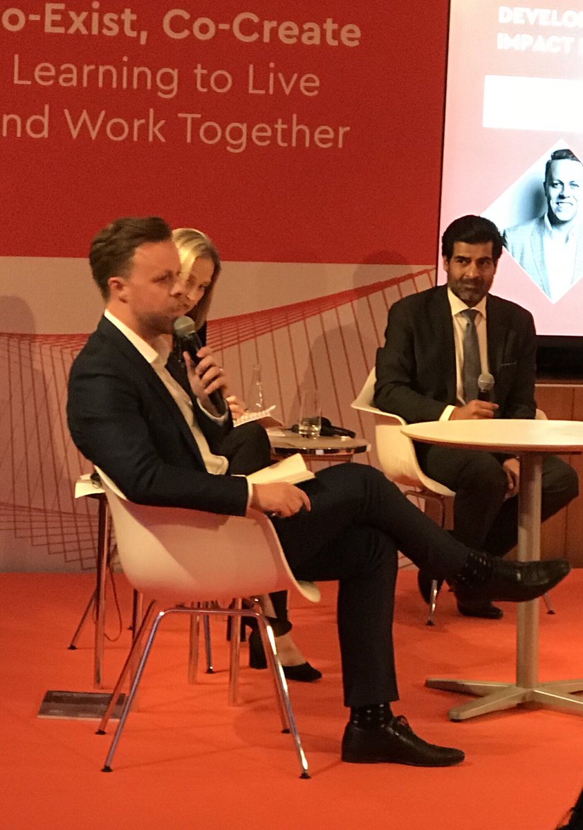 teachabed1's tweet photo. #uLead18 “We have to engage the teaching profession in the development of high impact school leaders!” - @SimonBreakspear at #WISE17 #sotrue https://t.co/kH9BiE57dc