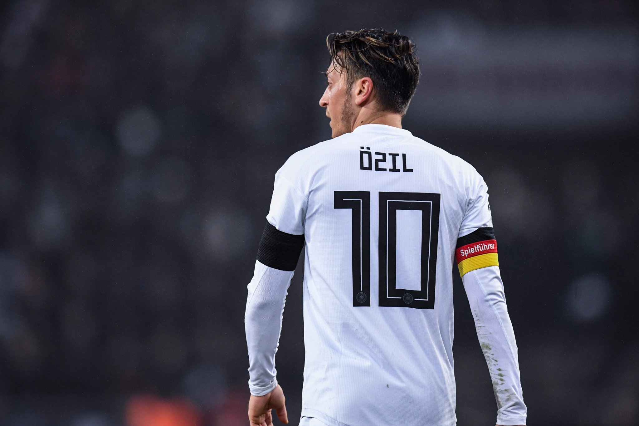 ozil jersey number