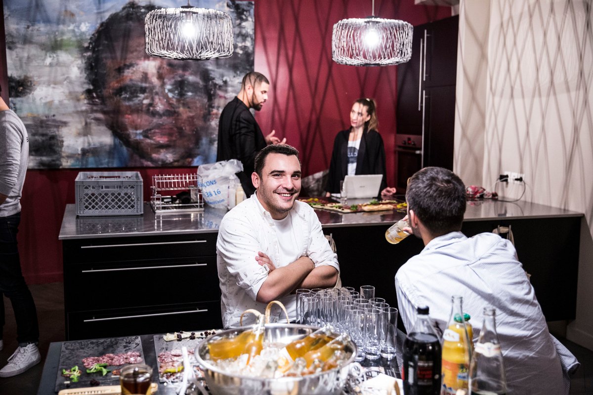 LOOK FORWARD tweet media