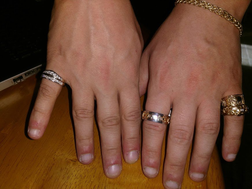 TheReal_MayheM's tweet image. i grind hard n i spend bandz n i get my jewelry custom made rings bracelets and chains i aint wit that fake shit fuck out my face I Rock Yellow Gold And White Gold .I Bought 5 rings n 4 chains n a watch n new gear . 
#Stackup #MoneyMen #PPP #KS #MGM #MoneyMenLifeStyle #KAH