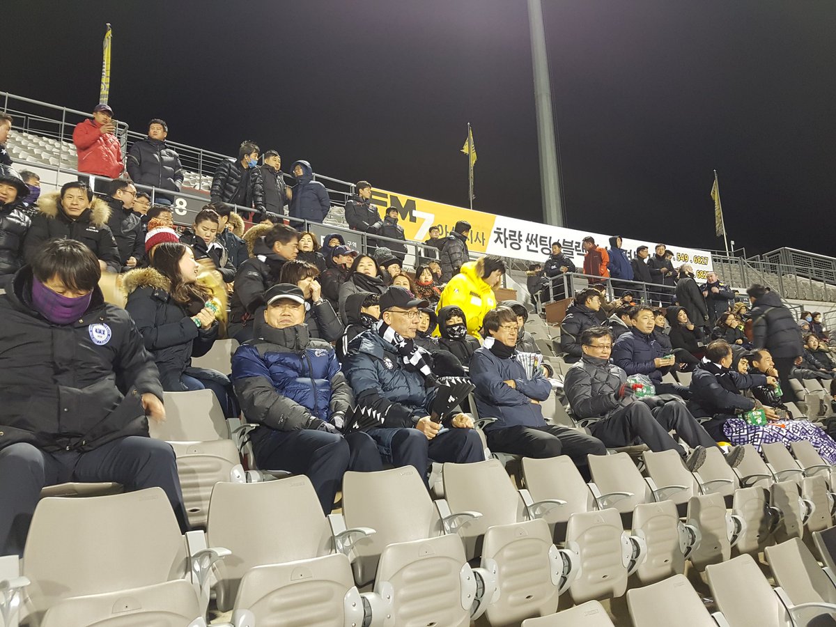 #성남시
#K리그챌린지 플레이오프전 첫번째 
#성남FC 와 아산무궁화fc 경기가
잠시 후 7시에 아산 이순신경기장에서 열립니다!

반드시 이겨야 두번째 경기인 부산전에 나갈 수 있는데
힘을 북돋아주기 위해 많은 분들께서 원정응원을 오셨습니다!

인터넷 중계도 시작하고 있으니 많이 응원해 주세요~