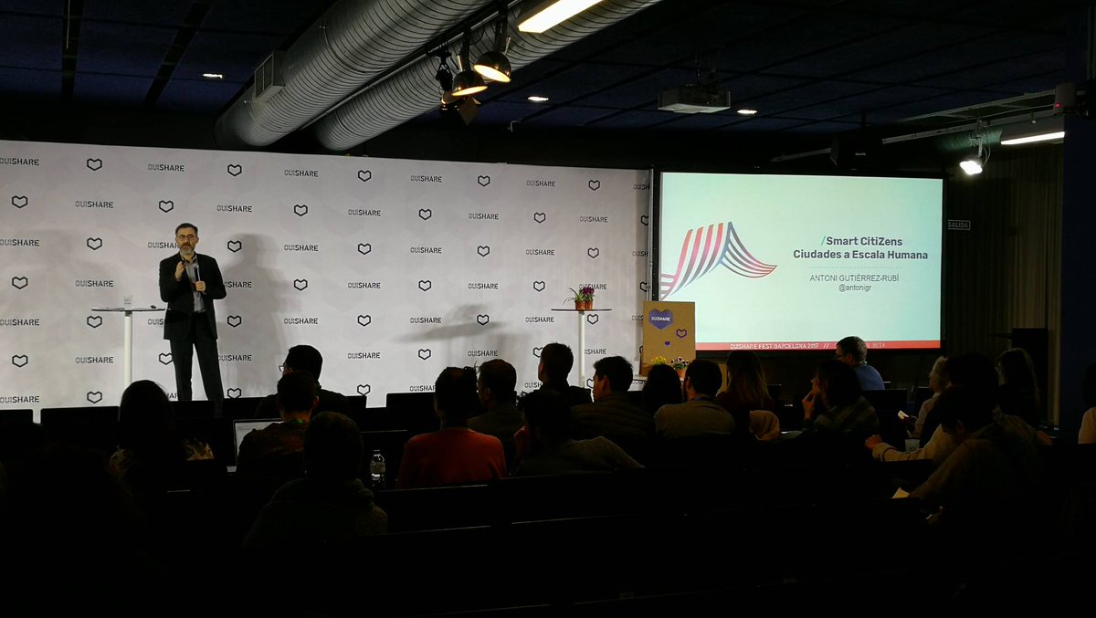 “La mejor manera de estar en tiempos postnormales es estar en beta“ <a href="/antonigr/">Antoni Gutiérrez</a> #osfestbcn <a href="/OuiShare_es/">OuiShare en español</a>