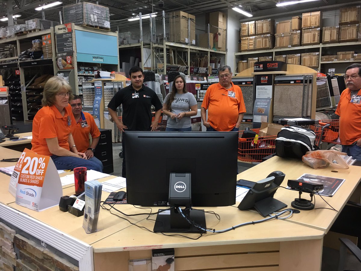StephVasquezSA's tweet image. Team A watching the safety video and stretch and flex. Yahoo! @JustinAlvarez79 @THDMET220 @chance_lowry @METGotyourback @AnitaJanszen