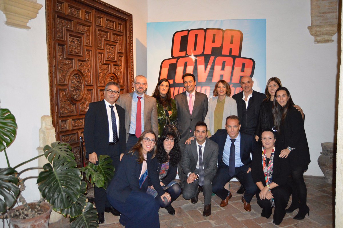 JofranEventos's tweet photo. EQUIPAZO¡¡ Dto. Márketing de @Covap , Arte-facto y @JofranEventos .....@CopaCOVAP #yovoyala6copacovap https://t.co/T4wYLo6dN0