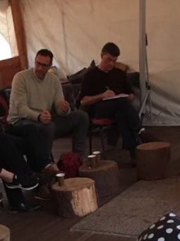 Aan de koffie met nieuwe groep #semcostyle masterstudenten in de #teampark Outdoor tent van <a href="/ErikGrul/">Erik Grul</a> samen met Hoofdtrainer Fons Groen.