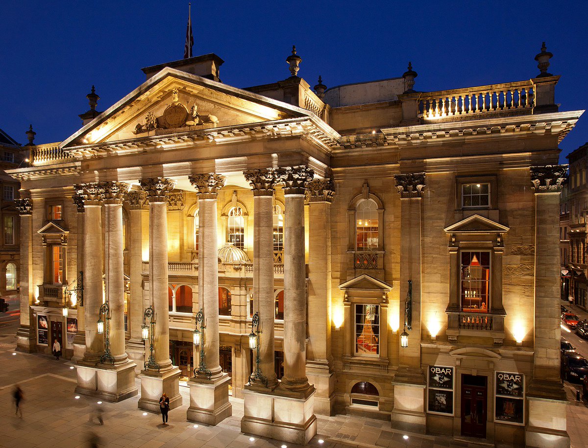 TheatreRoyalNew's tweet image. Happy #LoveTheatreDay