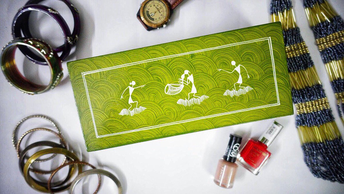 exclusivelane's tweet photo. "Gone are those days where we would store stuff in boring boxes! I got my hands on this beautiful box from @exclusivelane ! If you’re a sucker for anything artistic just like me, look no further!" - @travelwithneha 

Check out her review at: https://t.co/sUnYowobdt
#blogging https://t.co/jISR8mZKxc