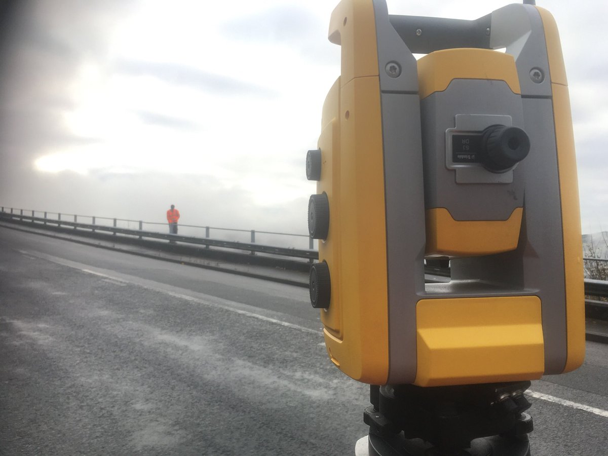 jvsurvey's tweet photo. A bit of roadside monitoring on a misty Wednesday morning. If you’re in the Rhondda come and say hello! #survey #topo #lovesurvey #livesurvey https://t.co/S3pFw0fdnl