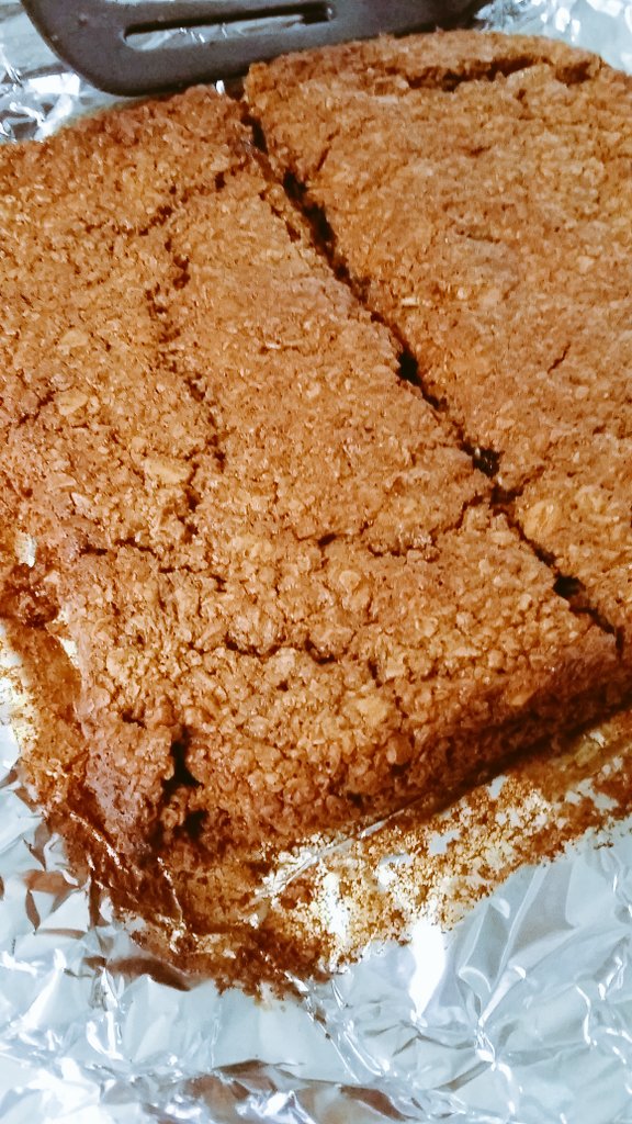 MeowStrutt's tweet image. Home baked Oatcake...with crushed almonds and dried fruit 😊