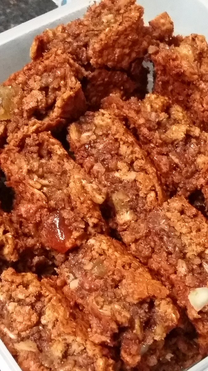 MeowStrutt's tweet image. Home baked Oatcake...with crushed almonds and dried fruit 😊