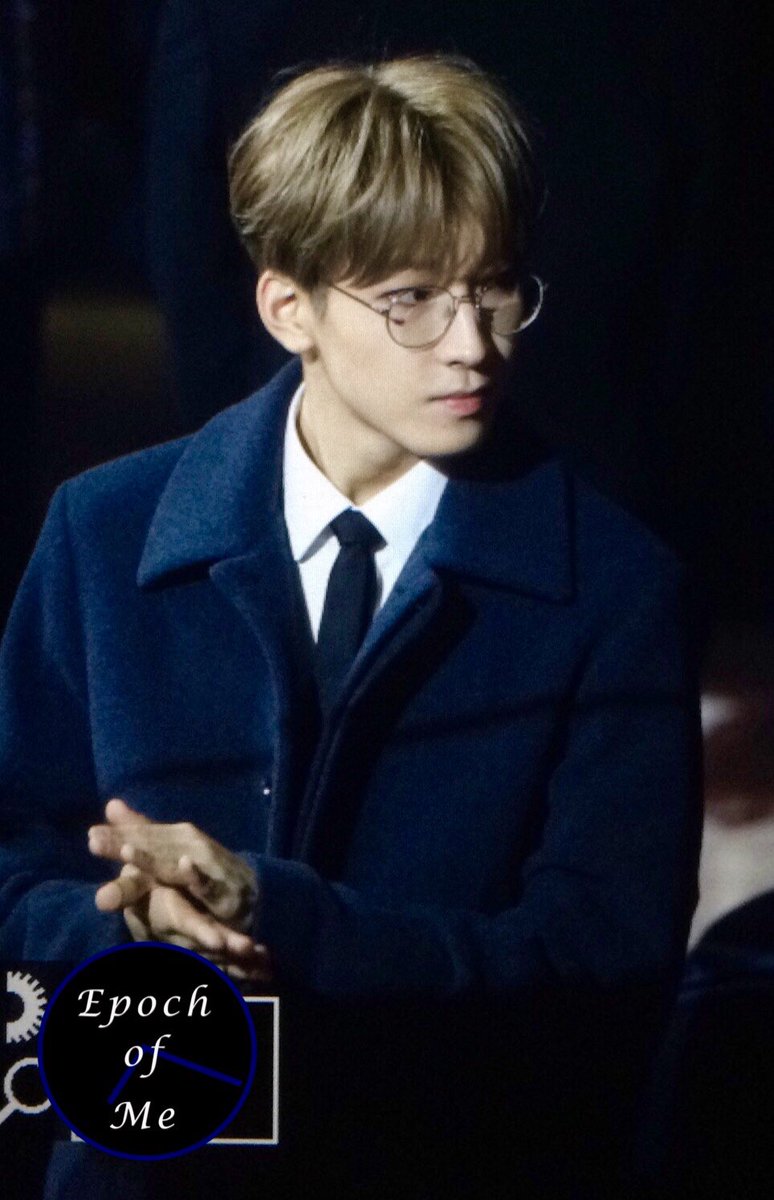 Epoch_of_Me's tweet photo. 171115 AAA
#원우 #WONWOO #세븐틴 #SEVENTEEN @pledis_17 
이쁘다....😭😭😭❣️❣️❣️❣️❣️ https://t.co/ASqawEDHob