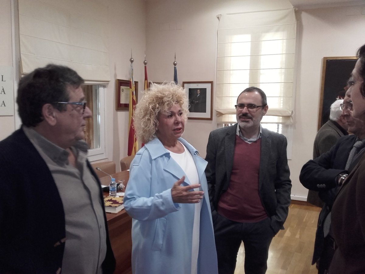 CVCultura's tweet photo. A punt de començar el ball @ananDansaVlc @CVCultura @generalitat https://t.co/Gf7i9GYxDx