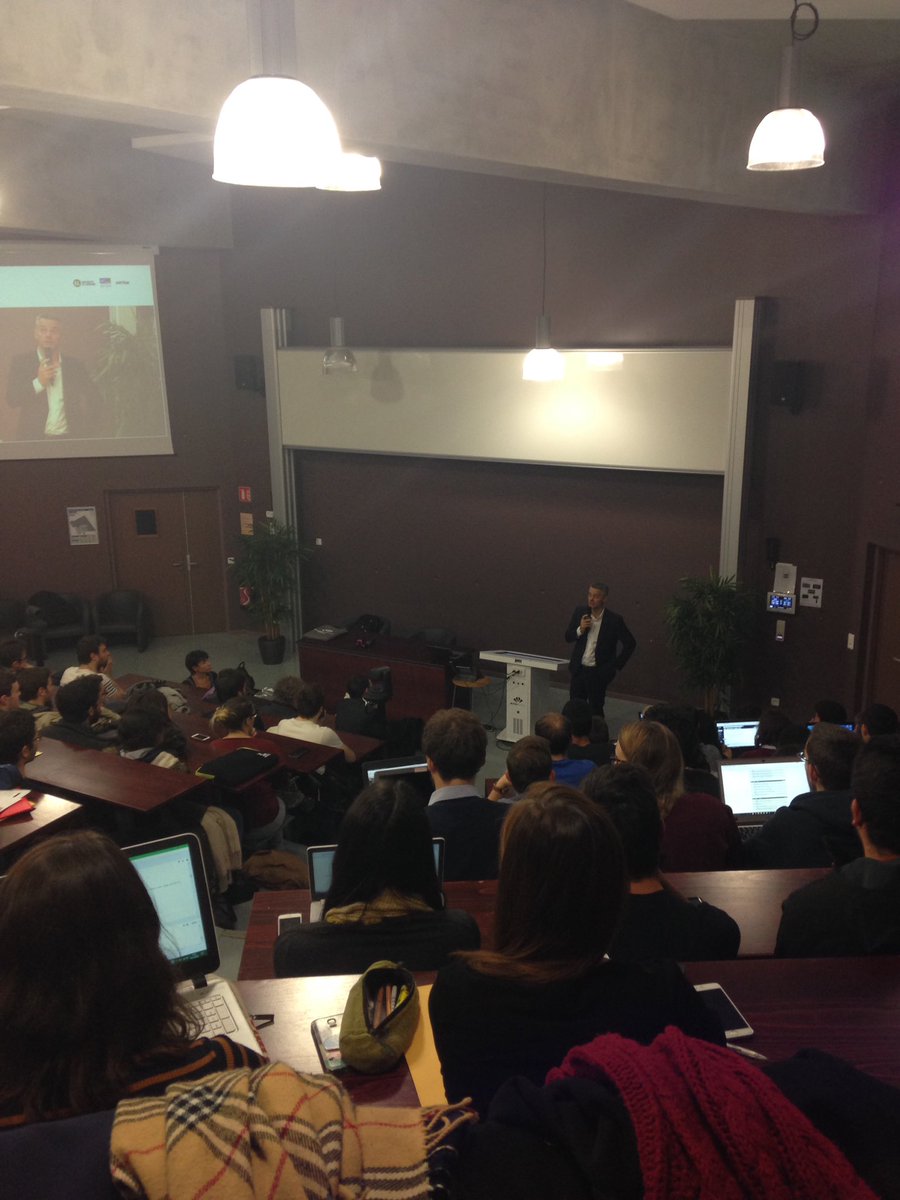 Un amphi plein pour F. Duval (N89). DG Amazon France à <a href="/MinesNancy/">Mines Nancy</a>