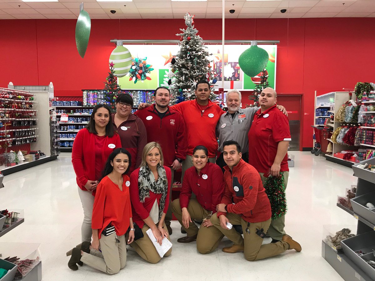 T0841 Bedford Park ready to bring on the holiday season!! 🎅