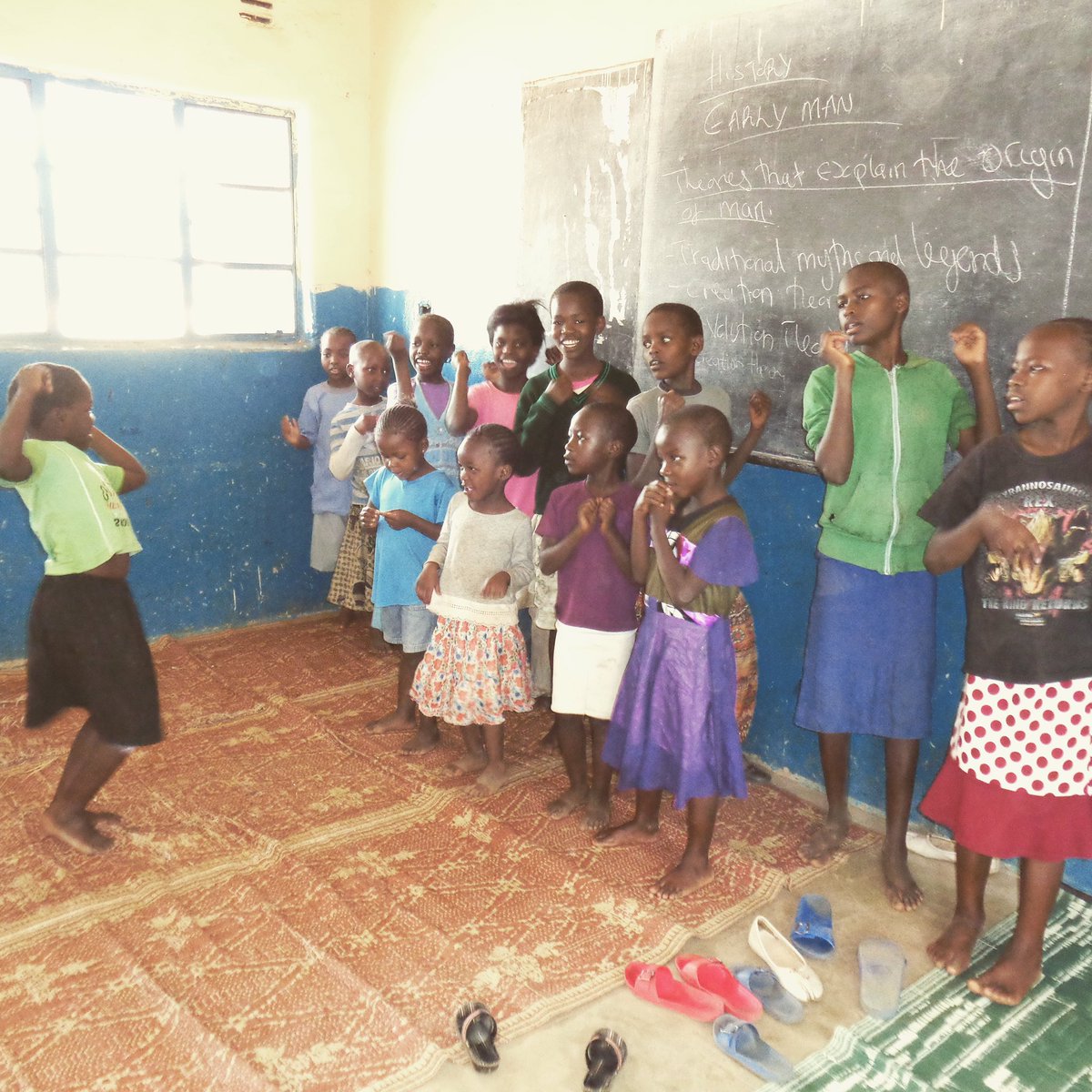 kiberakids's tweet photo. Esther teaching her friends some dance moves 💃 Beautiful, happy children 😍 #KiberaKids #lovelife #helpachildinneed https://t.co/JAXiWvG6aL