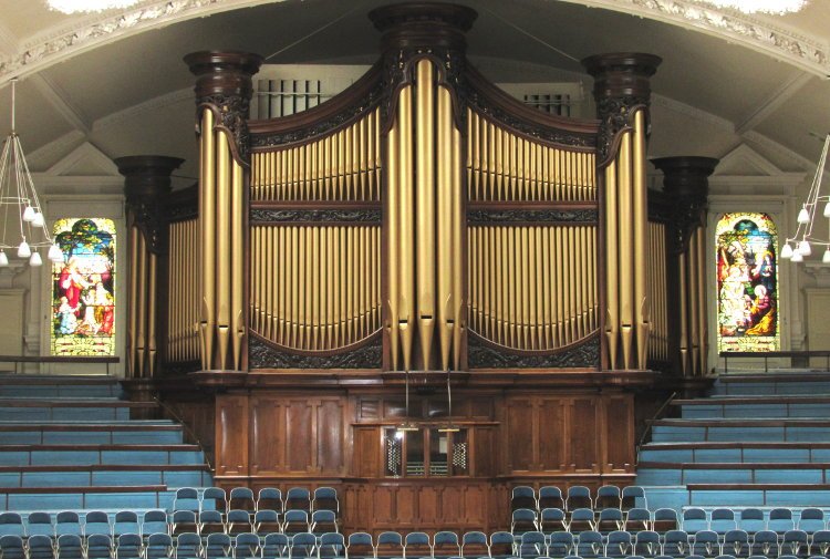 alberthallnotts's tweet photo. Have you ever wondered what that enormous organ @alberthallnotts sounds like? Come and join us for Christmas Carols, choir from @StMarysNotts and the organ on Sun 3rd Dec at 3pm. Tickets only £5.50 from 0115 9500411 https://t.co/pMnENKrZWY