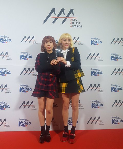 bol4subs's tweet photo. Bolbbalgan4 Jiyoung thanks fan in a letter after winning on AAA (will translate later) https://t.co/C2ictNIDI2