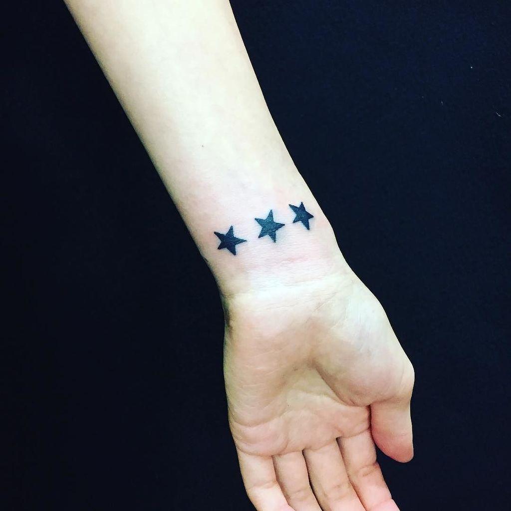 758tattoo's tweet photo. #startattoos
#ζεΊι
#彫δ»
#758tattoo
#onepointtattoo https://t.co/j9w83BOj0x https://t.co/3qtcsNLtWb