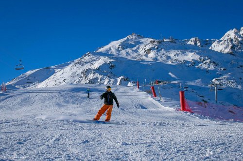planetski's tweet image. Looking good in @3Vallees_france as @courchevel opens for a day today, fresh #powderturns in @Meribel3vallees + @Val_Tho fires up its lifts this w/end:  planetski.eu/news/9716 @winteriscoming #skiing #snow #courchevel #meribel #valthorens