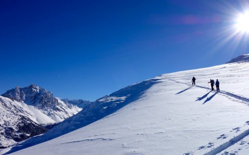 planetski's tweet image. Looking good in @3Vallees_france as @courchevel opens for a day today, fresh #powderturns in @Meribel3vallees + @Val_Tho fires up its lifts this w/end:  planetski.eu/news/9716 @winteriscoming #skiing #snow #courchevel #meribel #valthorens