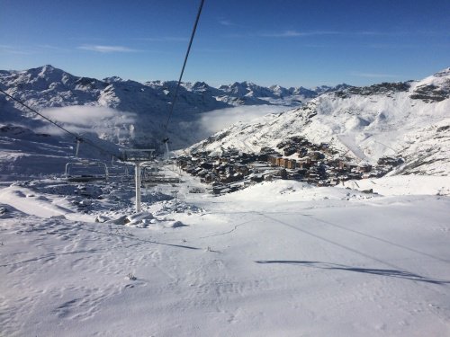 planetski's tweet image. Looking good in @3Vallees_france as @courchevel opens for a day today, fresh #powderturns in @Meribel3vallees + @Val_Tho fires up its lifts this w/end:  planetski.eu/news/9716 @winteriscoming #skiing #snow #courchevel #meribel #valthorens