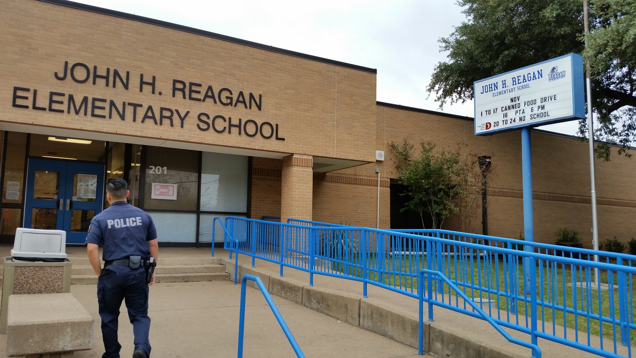 A Educação é Rei Mural No Jardim De John H Reagan Elementary