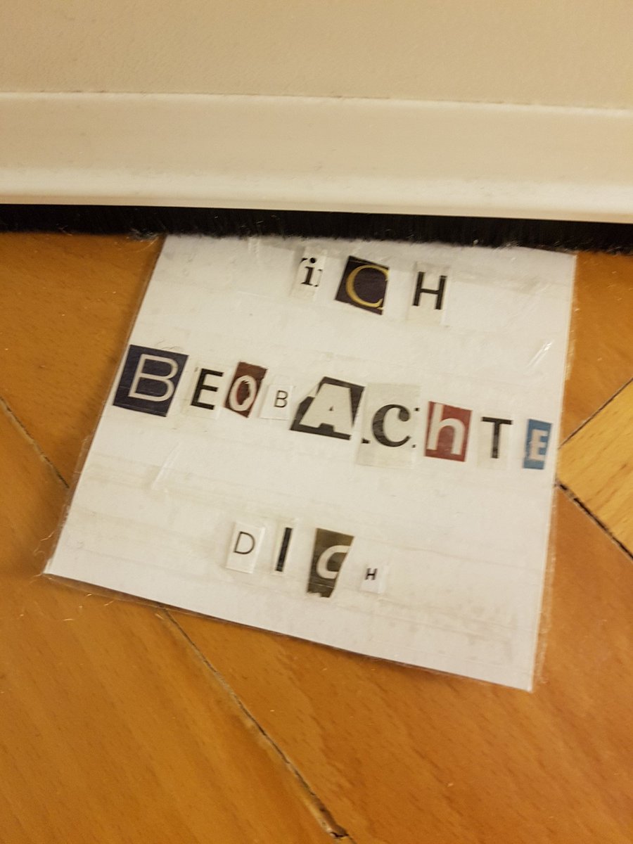 Wenn man sowas unter der Tür durchgeschoben bekommt in der eigenen WG.... Ist das der Beginn eines schlechten Horrorfilms? 🤔😂 #scared #darmstadthorrorstory #studentlife