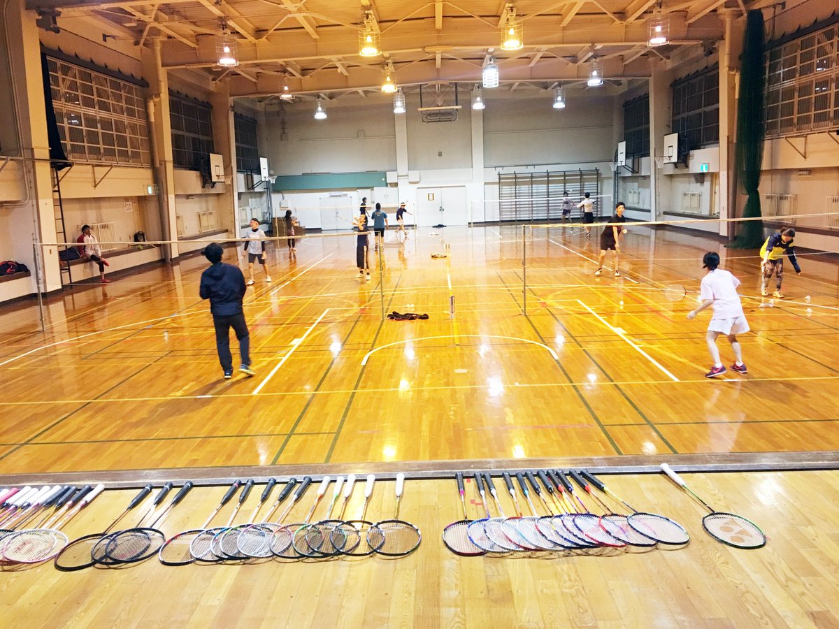 おかげさまで、グループ全体の人数が１７０名を突破！　
初心者の部もメンバーが増え、ここ数日で初参加希望の方は１０人超！
先日は交流会も開催し大変盛況でした♪
今月は忘年会も開催予定です(*´∇｀*)
メンバー参加お申込みはこちらから☆ ↓
sapporobadminton.com