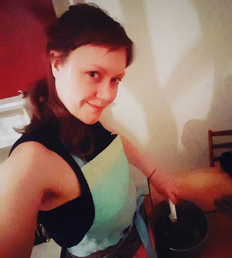 HighlandsApoth's tweet image. Busy making the aloe vera &amp;amp; fullers earth face masks with added oils beneficial for the skin. Hope to see you  at … ift.tt/2mtlCtf