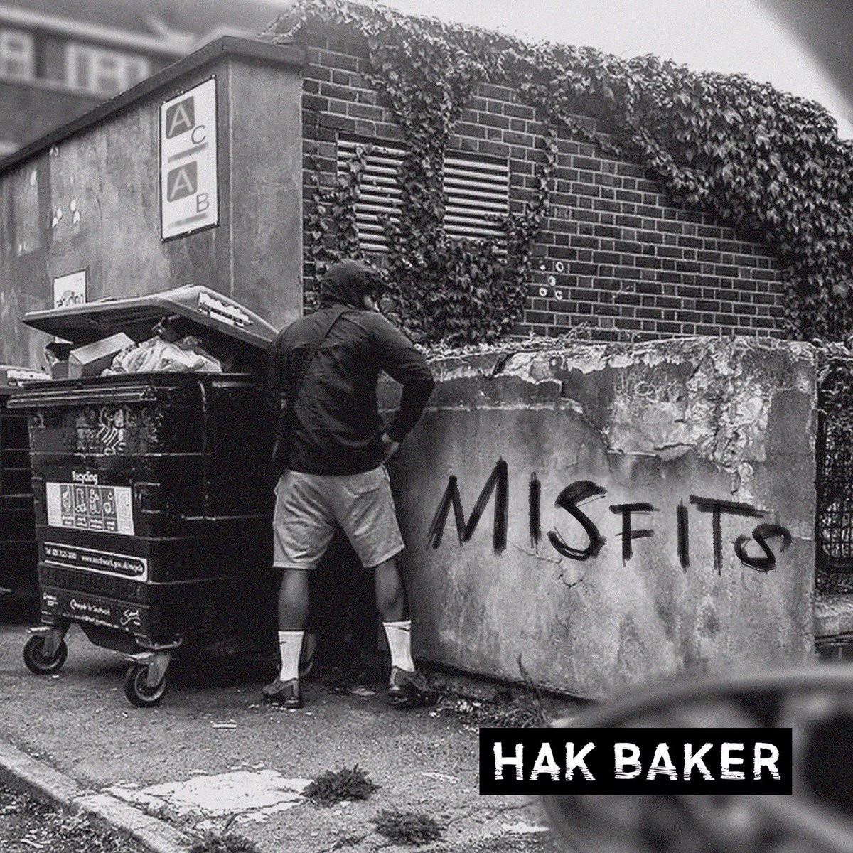 In a unique mix of grime, indie- and alternative folk/rock the London-based songwriter <a href="/HakBaker/">Hak Baker</a> shines through like a diamond in the rough: ⭐️⭐️⭐️⭐️⭐️ for Misfits EP: goo.gl/uxqVib (in Danish)