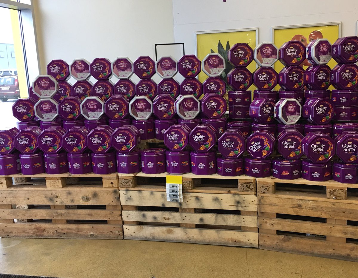 LiljaWriter's tweet image. @AndyLawrence5 and @sarahrward1  it’s in the #iceland shops now: the 3 kg Makkintoss tins! #itsbeginningtolookalot..