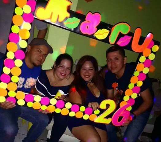 MayraJordan1's tweet photo. #LatePost #NeonParty 
Felices 26 Mariuxi... 
🍻🥃🥂🍷🍸 https://t.co/CjvPIwLsPz