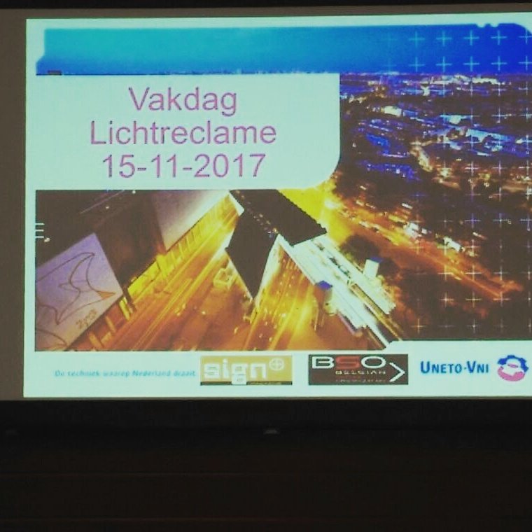 NLsigning's tweet photo. Present @unetovni vakdag lichtreclame bij #livingprojects https://t.co/ZRyVJrq4SG