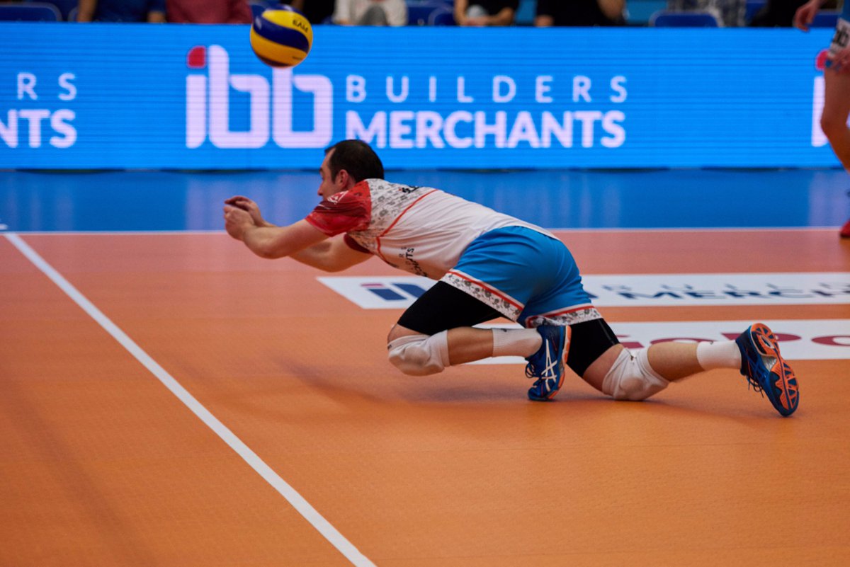 IBBPoloniaVC's tweet photo. Countdown⏳ 
3 days left until 🔝 volleyball show in #London. It will be a tough fought battle with the league leader - @TeamNorthumbria 🏐🤔
🎟️free tix: https://t.co/nBqZyqWdET
📷sandsphotos
#GoPolonia #ilikeibb @IBBMerchants https://t.co/Zt0kmU1GQx