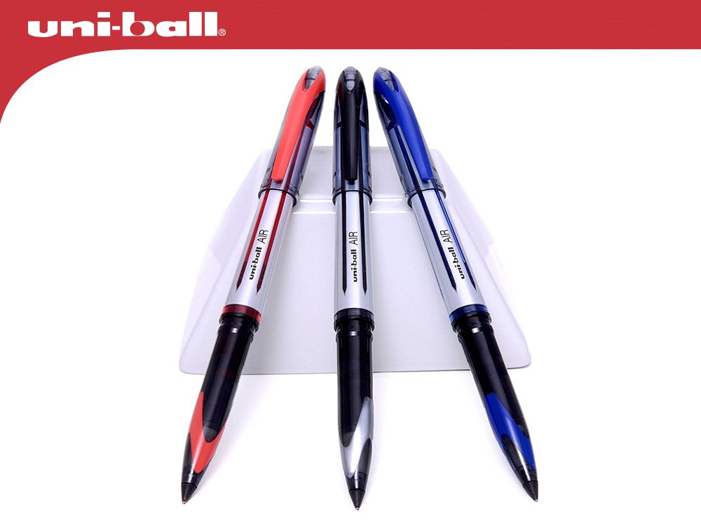 uniballGR's tweet photo. Το μοναδικό uni-ball Air δίνει την ελευθερία μιας πένας με την ασφάλεια ενός στυλό. Η μεταλλική σφαίρα του uni-ball Air βρίσκεται σε πλαστικό περίβλημα, επιτρέποντας της έτσι να μετακινείται με τη λιγότερη τριβή όταν το στυλό κρατιέται υπό γωνία. #uniballGR #uniballAir #comfort https://t.co/RqzGz2i3Jy