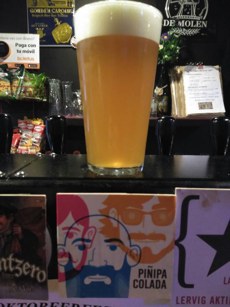 #HoyRecomendamos "Piñipa Colada" colaboración de @BrewandRoll y La P' tit Maiz (micro francesa), una fruit milkshake ipa con coco y piña