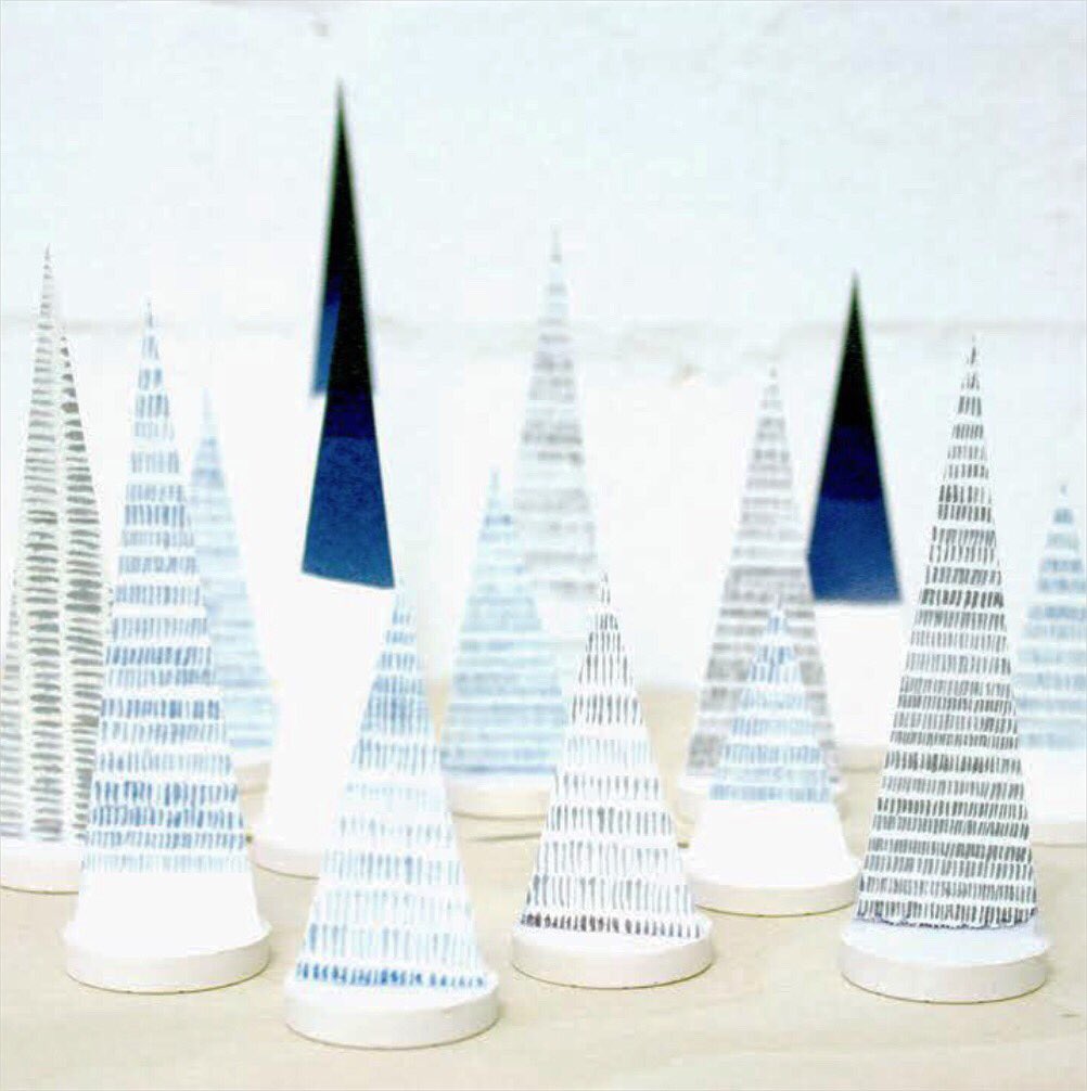 PopUpPrintShop's tweet image. Our 17th #winterpopupprintshop seller is @hannahsulek. Hannah is a multi-disciplined artist exploring conceptual themes through drawing, print-making and ceramics. Join us with Hannah at @LEAFPortlandSt this SATURDAY 18th November! #manchesterprintfair #printmaking