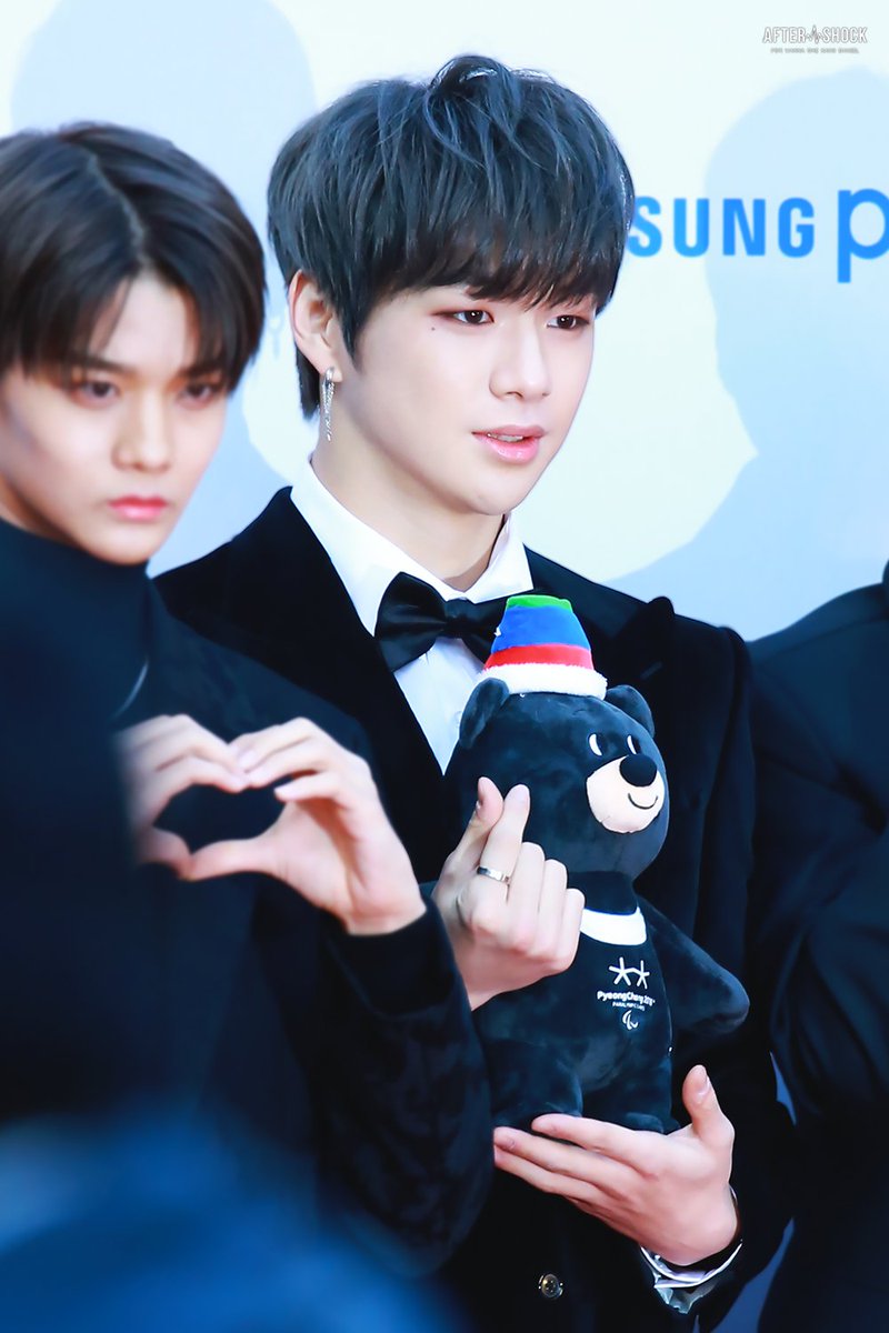 bbkg27's tweet photo. 171115 Asia Artist Award
#WANNAONE #์๋์ #๊ฐ๋ค๋์
๐ https://t.co/NT6dX4ifSh by #WannaOneUpdate via @c0nvey https://t.co/iFzaGzaFmj