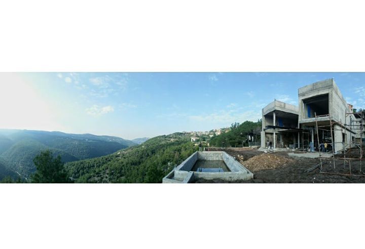 A room with a view is nice, but a house with a view takes it to a whole new level! In the midst of the mountains, this beautiful villa is c…
