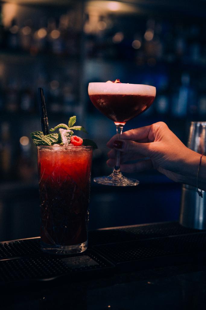 LeMeridienBCN's tweet image. Take in the chic essence of the mid-century at Le Pop Cocktail Bar and enjoy a flavourful cocktail while looking over Barcelona’s iconic boulevard.  Come by and see it for yourself every day from 17:30 to 01:00. Photo by: Onn Halpern #lepopcocktailbar #barcelonabars