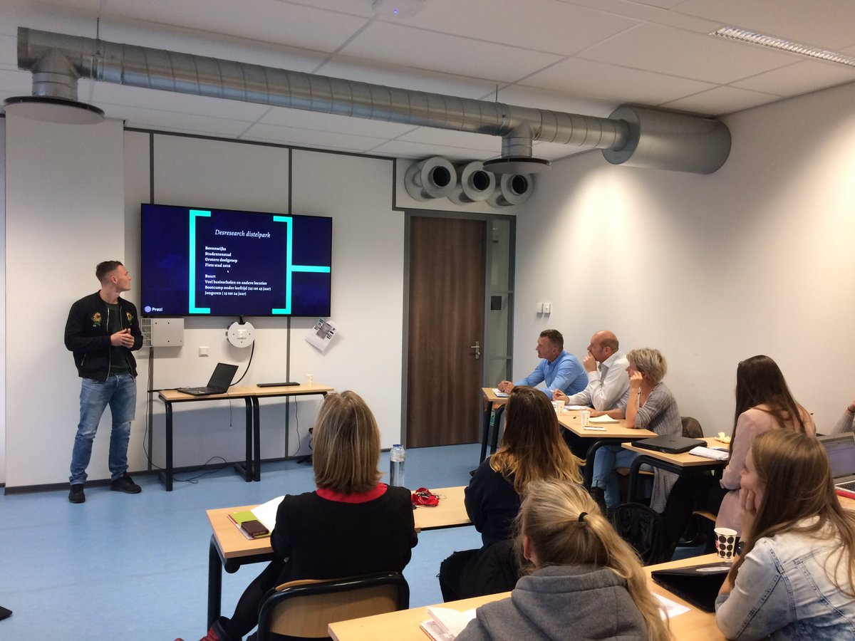 Wilfried Deelen (@deelenwilfried) on Twitter photo Studenten <a href="/HAN_SBE/">SBE opleiding</a> werken in Adviesbureau BORN aan het beweegvriendelijk inrichten van de openbare ruimte. Vandaag presenteerden zij de voortgang aan de opdrachtgever <a href="/gem_Nijmegen/">Gemeente Nijmegen</a>. Nu op naar de ontwerpfase, succes collega's! Studenten <a href="/HAN_SBE/">SBE opleiding</a> werken in Adviesbureau BORN aan het beweegvriendelijk inrichten van de openbare ruimte. Vandaag presenteerden zij de voortgang aan de opdrachtgever <a href="/gem_Nijmegen/">Gemeente Nijmegen</a>. Nu op naar de ontwerpfase, succes collega's!