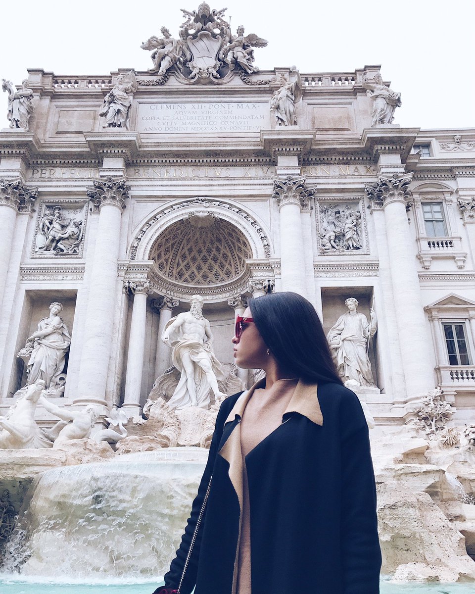 anabelhernandz's tweet photo. La cámara no proyecta lo que mis ojos ven. 
En la realidad no tiene nada que ver.. ROMA sei molto bella #Italy #Roma
-
FONTANA DI TREVI. ⛲️🏛 https://t.co/EsBlvuXSfc