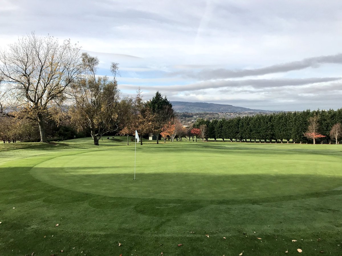 JulianMooney's tweet photo. Putting surfaces at #KillineyGolfClub in excellent condition & benefiting from the merits of the once annual triple aeration. Kudos to Superintendent, Michael Brown & team #Agronomy #ThatchManagement #IPM https://t.co/bLjnicQkjV