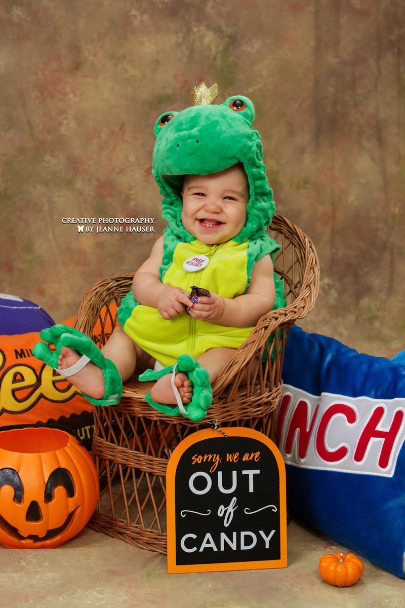jeannehauser1's tweet photo. #graythegreat #8monthsOld #babysclub #cpbjh #futureBronco #footballbaby #football #Broncos #childrensphotography @MRandallABC6 @CoachRandall215 https://t.co/qAjCjudJq9